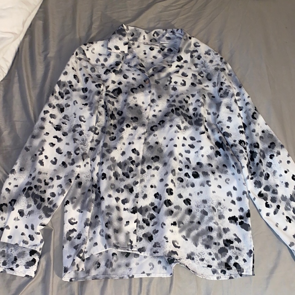 alfred dunner silky button up / size 14 / black, white & gray leopard print